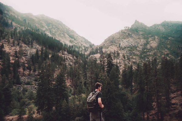 Romance Enneigée au Sommet des Montagnes : Évasion Inoubliable
